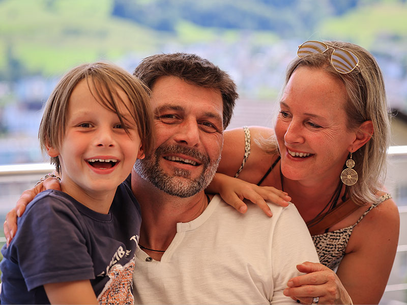 Foto von einer dreiköpfigen Familie