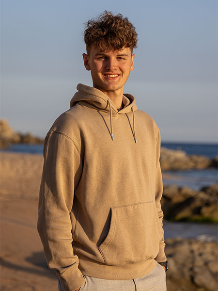 Ein Foto von jemandem am Strand